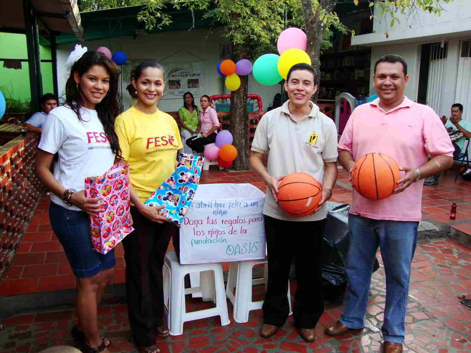 Entrega de regalos Dia del  
Niño